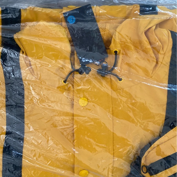 COOKIESSF CARPE DIEM Nylon windbreaker University Gold  w/ detachable pack - Picture 2 of 5